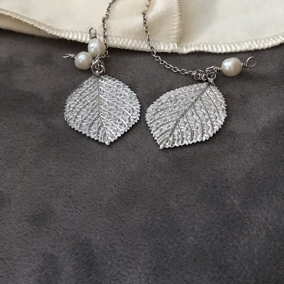 CLOSET CLEAR OUT!! UNIQUE,ONE OF A KIND STERLING SILVER leaves & pearl necklace! - Picture 5 of 9